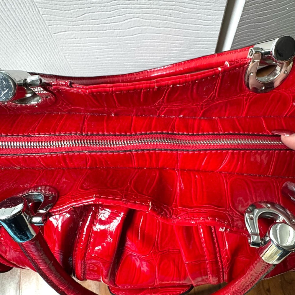 Vintage Guess One of their Iconic Leather Like Croc Print Bags - Picture 8 of 16